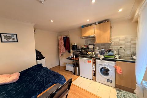 1 bedroom in a house share to rent, Garthland Drive, Barnet, EN5