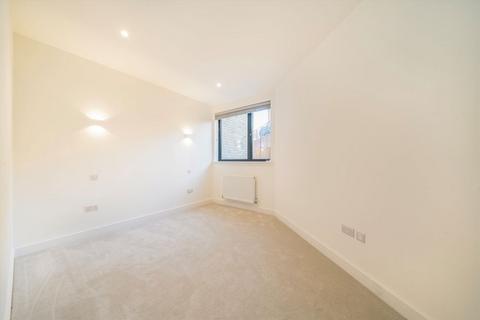 3 bedroom flat for sale, Acacia Road, Streatham SW16