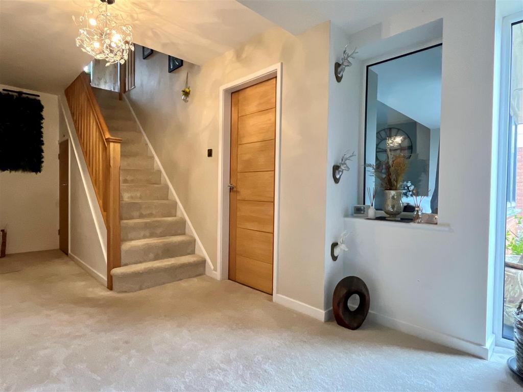 Hallway-fotor-20250820155221 (2).jpg