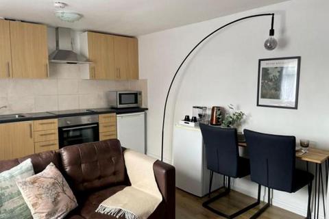 2 bedroom flat to rent, Conway Road, Whitton, Hounslow