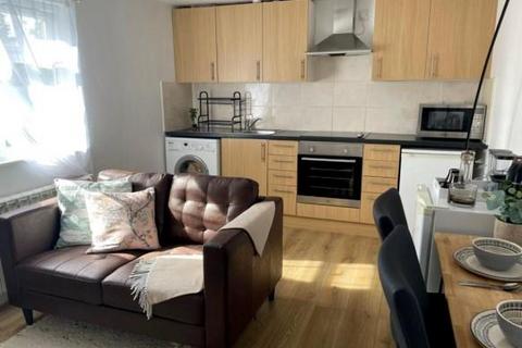 2 bedroom flat to rent, Conway Road, Whitton, Hounslow