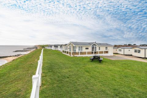 3 bedroom lodge for sale, Warren Road, Hopton