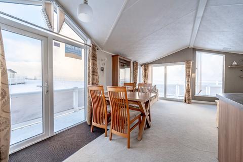 3 bedroom lodge for sale, Warren Road, Hopton