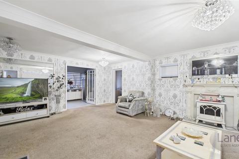 3 bedroom end of terrace house for sale, Gaywood Avenue, Cheshunt, Hertfordshire