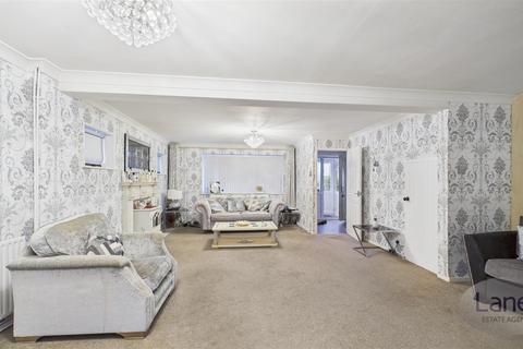 3 bedroom end of terrace house for sale, Gaywood Avenue, Cheshunt, Hertfordshire