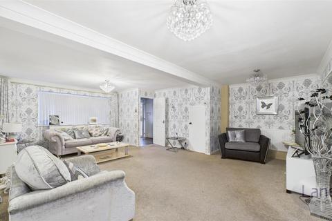 3 bedroom end of terrace house for sale, Gaywood Avenue, Cheshunt, Hertfordshire
