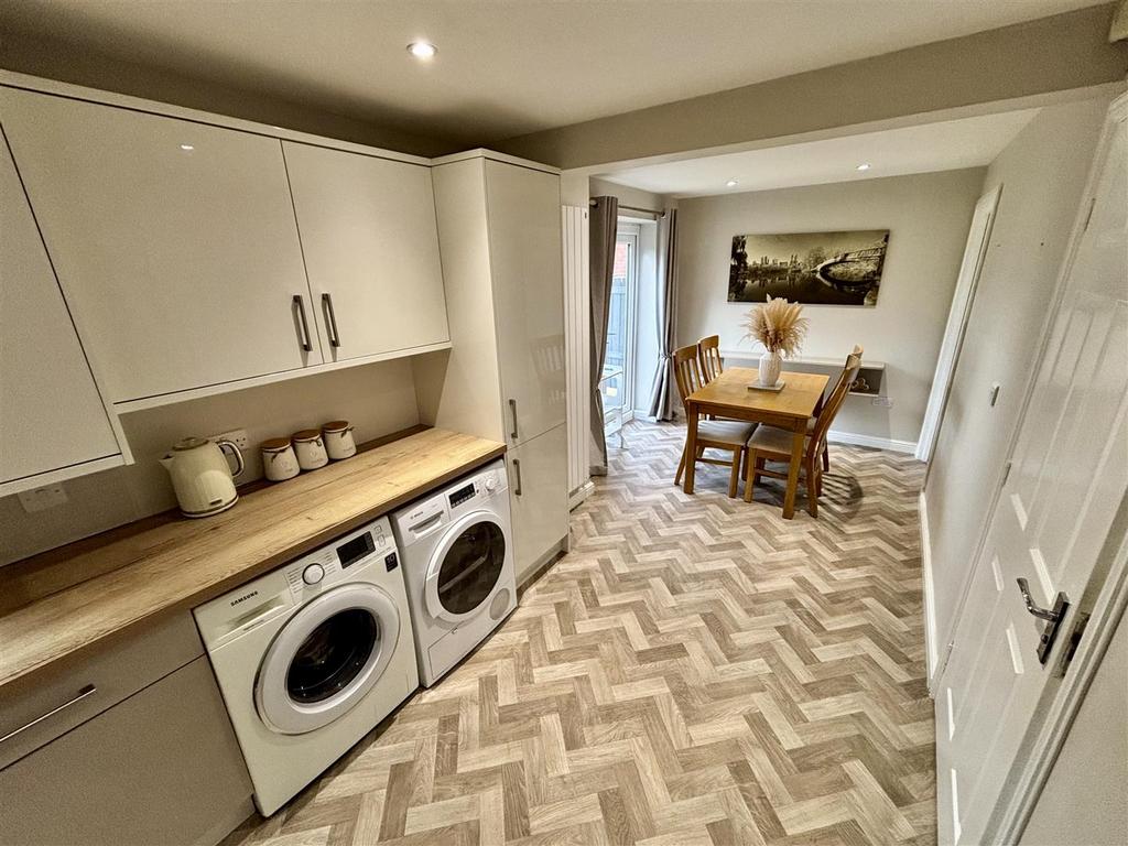 Open Plan Kitchen and Dining Room