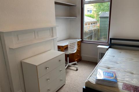 4 bedroom terraced house to rent, Brading Road, Brighton