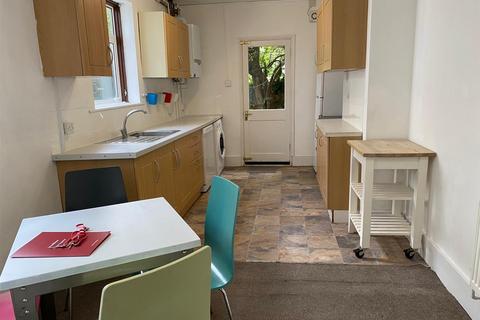4 bedroom terraced house to rent, Brading Road, Brighton