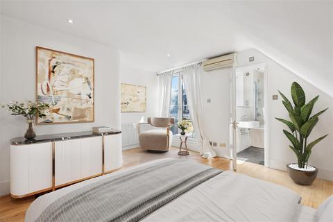 3 bedroom end of terrace house for sale, Nicholas Mews, London, W4