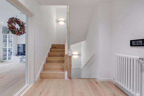 3 bedroom terraced house to rent, Orchard Place, Goodluck Hope, London, E14
