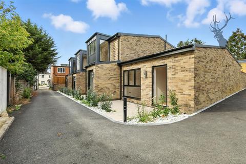 undefined, Queens Road, Buckhurst Hill IG9