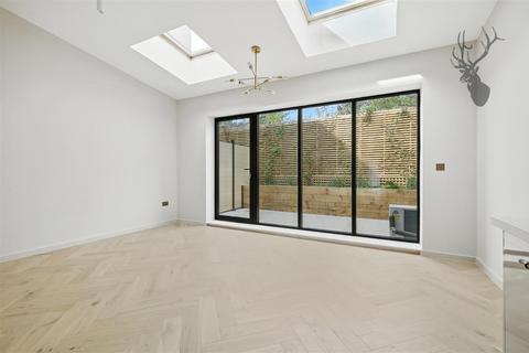 undefined, Queens Road, Buckhurst Hill IG9