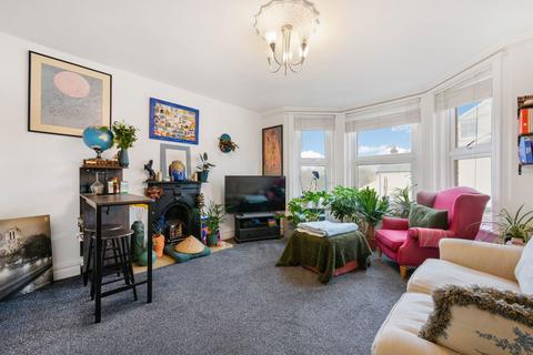 1 bedroom flat for sale, London Road, Redhill RH1