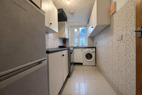 4 bedroom semi-detached house to rent, 4 Bedroom House To Let - HP12