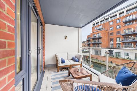 2 bedroom apartment to rent, The Colonnade, Maidenhead, Berkshire, SL6
