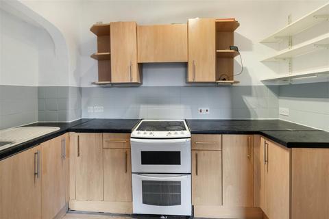 2 bedroom flat to rent, Warren Street, Plymouth