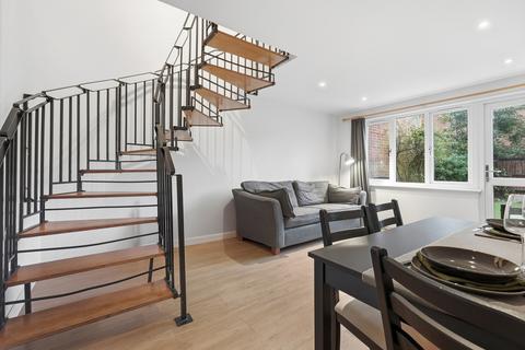 2 bedroom terraced house to rent, London E14