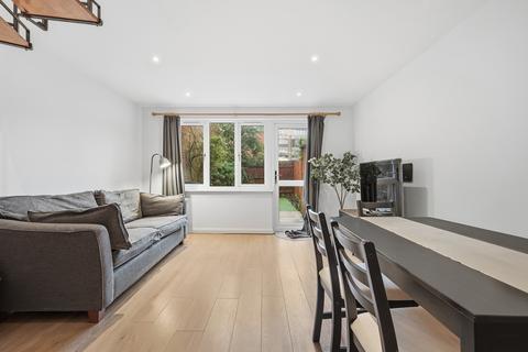 2 bedroom terraced house to rent, London E14