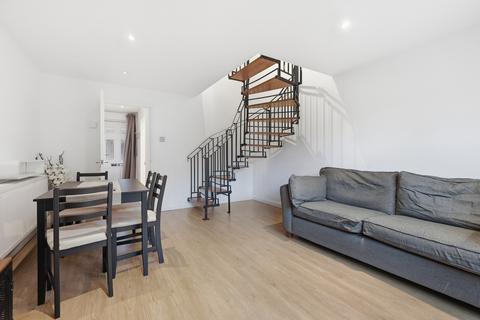 2 bedroom terraced house to rent, London E14