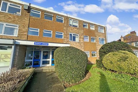 Studio to rent - Central Avenue, Telscombe Cliffs, Peacehaven, BN10 7LX