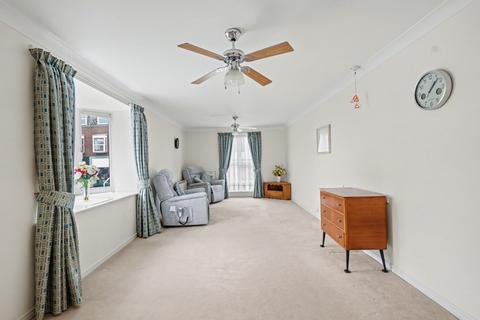 2 bedroom apartment for sale, Appletree Court, 117 High Street