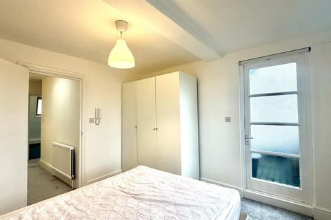 2 bedroom apartment to rent, Colville Terrace, London