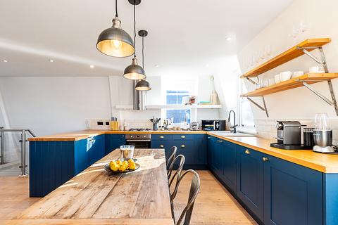 2 bedroom flat to rent, Aldridge Road Villas, London W11
