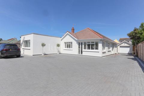 3 bedroom detached house to rent, Spindrift