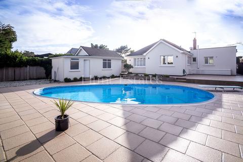 3 bedroom detached house to rent, Spindrift