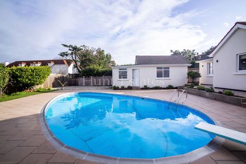 3 bedroom detached house to rent, Spindrift