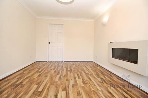 2 bedroom semi-detached house to rent, Llwyn Harlech, Rhyl LL18