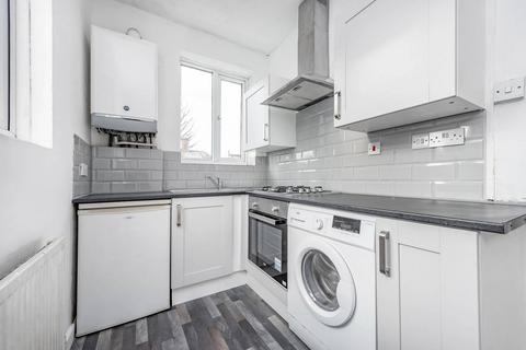 2 bedroom maisonette to rent, Pevensey Road, Tooting, London, SW17