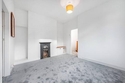 2 bedroom maisonette to rent, Pevensey Road, Tooting, London, SW17