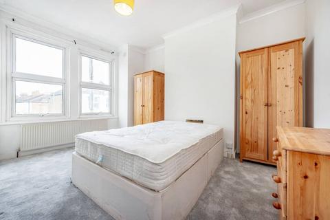 2 bedroom maisonette to rent, Pevensey Road, Tooting, London, SW17