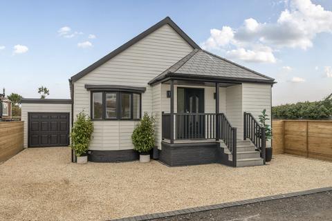 4 bedroom detached house for sale, Park Road, Selsey, PO20