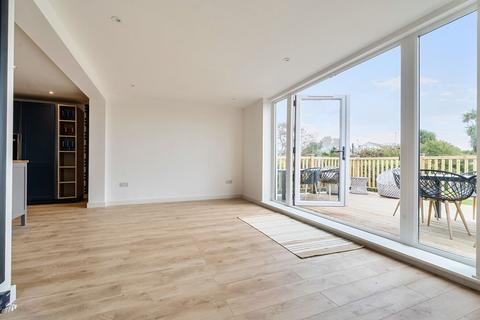 4 bedroom detached house for sale, Park Road, Selsey, PO20