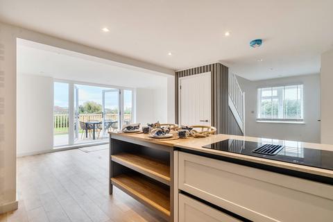 4 bedroom detached house for sale, Park Road, Selsey, PO20
