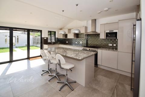 3 bedroom end of terrace house to rent, Watling Street Rochester ME2