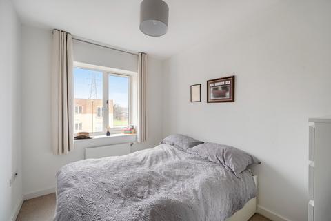 2 bedroom flat for sale, Thornton Close, Leatherhead, KT22