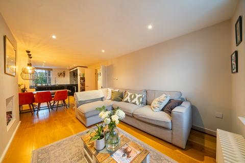 2 bedroom apartment to rent, Salusbury Road, Queens Park, London NW6