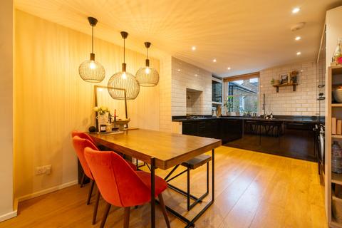 2 bedroom apartment to rent, Salusbury Road, Queens Park, London NW6