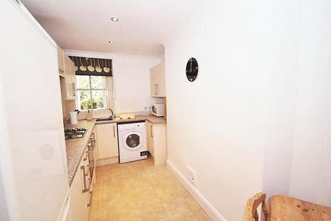 2 bedroom flat to rent, Hales Road GL52