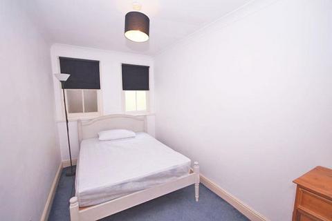 2 bedroom flat to rent, Hales Road GL52