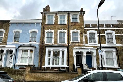 3 bedroom flat to rent, Benthal Road, London N16
