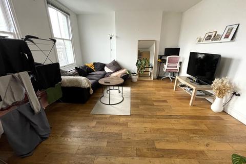 3 bedroom flat to rent, Benthal Road, London N16