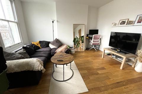 3 bedroom flat to rent, Benthal Road, London N16