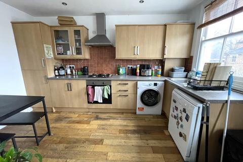 3 bedroom flat to rent, Benthal Road, London N16