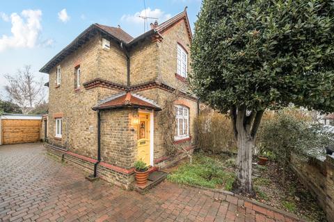 3 bedroom semi-detached house for sale, Lock Road, Richmond, TW10