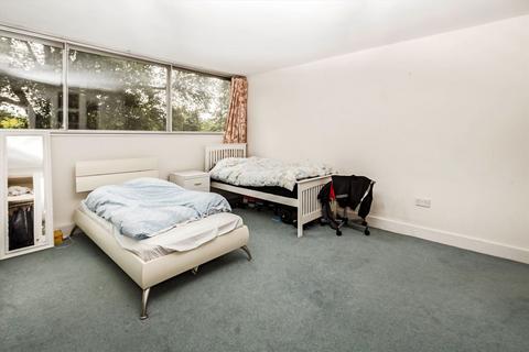 3 bedroom flat to rent, Anglesea Road, Kingston Upon Thames KT1